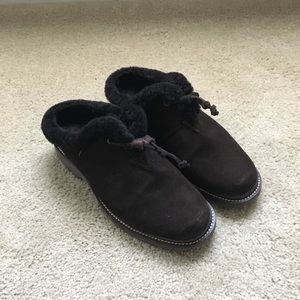 Women’s LL Bean clogs.  Slip on lined shoes.